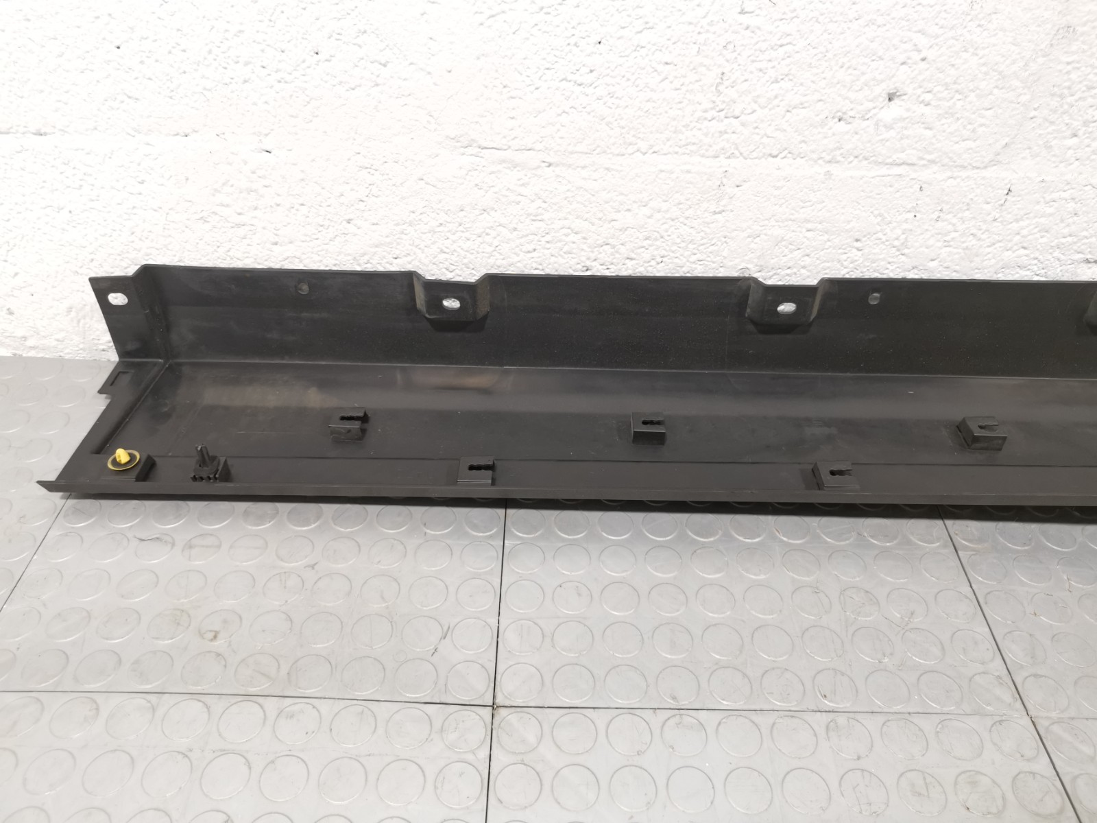 Maserati Levante 2018 AWD 3.0 L Left Driver Side Skirt Rocker Molding OEM