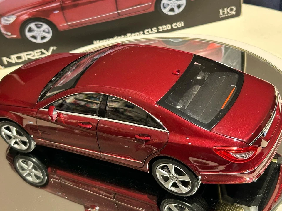 Norev 1/18 Mercedes CLS 350 CGI 2010 MINT Norev High Quality With box Very Rare - Immagine 2 di 4