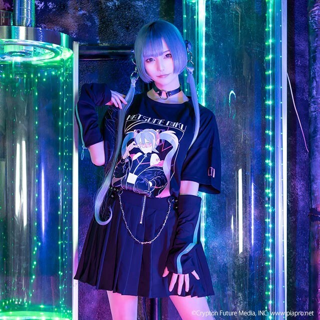 トップス miku Hatsune Miku T-shirt Top with Arm Covers BLACK Hatsune Miku x