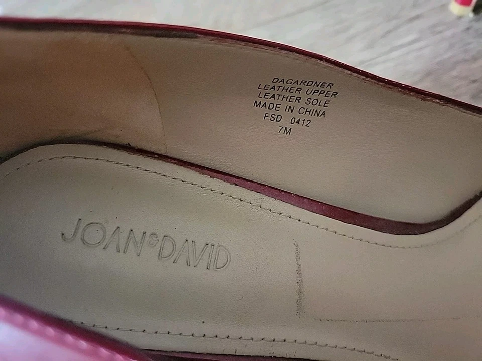Sapatos femininos Joan & David Dagardner salto gatinho vermelho escuro couro envernizado, 7M - Imagem 3 de 4