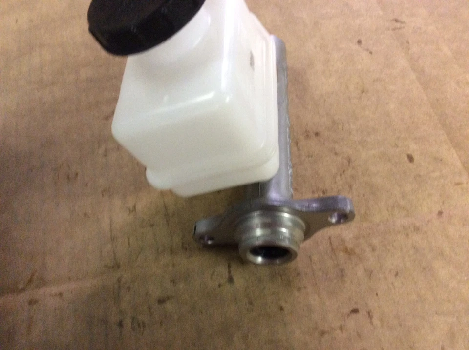 全新 ARI M52716 制动主缸 | 适合 98-99 现代口音 — 第 3/4 张图片