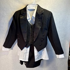 Boys Black Tuxedo Suit 4-Piece Set Size 8 Runs Small Fits Like 6