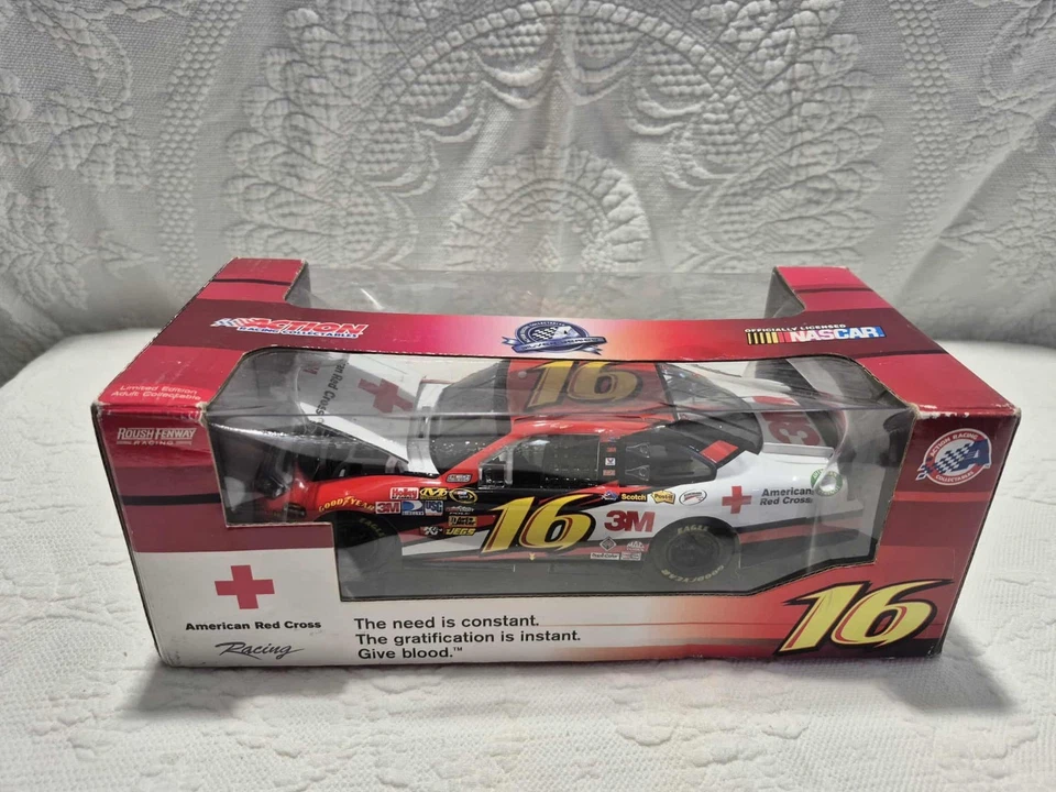 Action Racing Collectables 2010, American Red Cross Racing, Greg Biffle, 1:24 Sc Foto 2 de 4