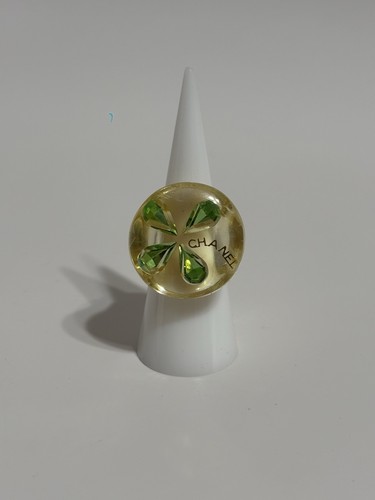 Vtg Chanel Clear Lucite Green Leaf Ring - Picture 3 of 9