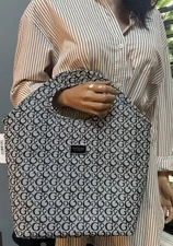 NEW Guess Women's Black Signature Logo  insulated Lunch Box Top Zip Bag