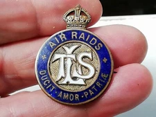 Very rare WWI enamel pin badge London Telephone Service air raids award badge