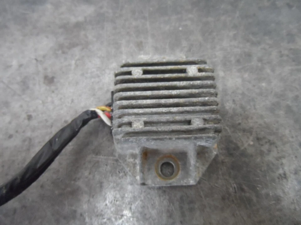 Yamaha Breeze 125 1989-1996 regulador rectificador 3 GB-81960-00-00 usado B-11 Foto 4 de 4