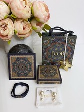 Dior orecchini Tribales in metallo color oro e perle in resina bianca nuovi