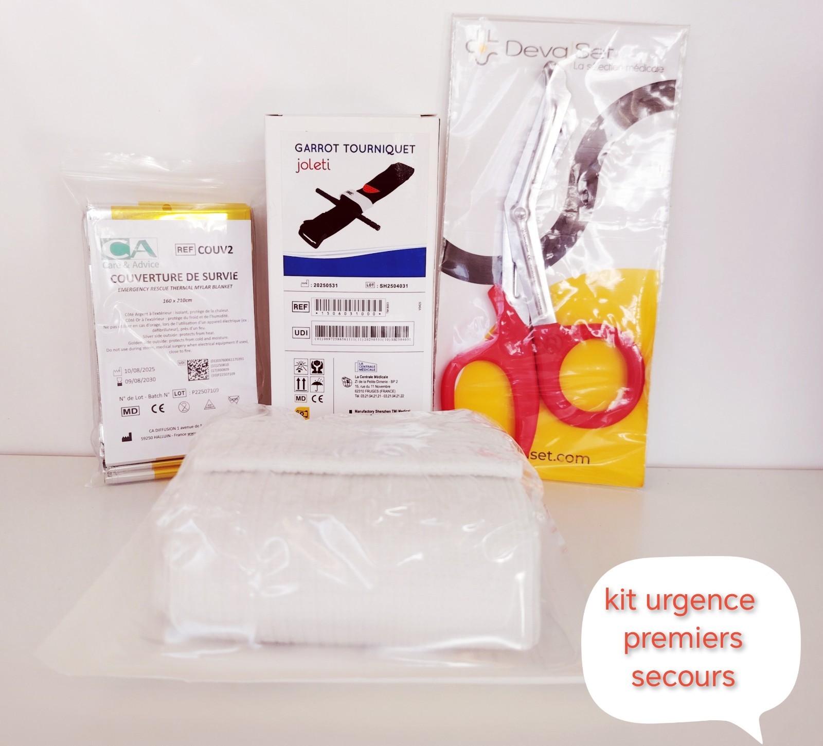 Kit urgence voiture pour longs trajets en famille avec couverture