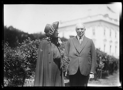 [Evangeline Booth and Warren Harding at White House, Washington, D.C.]