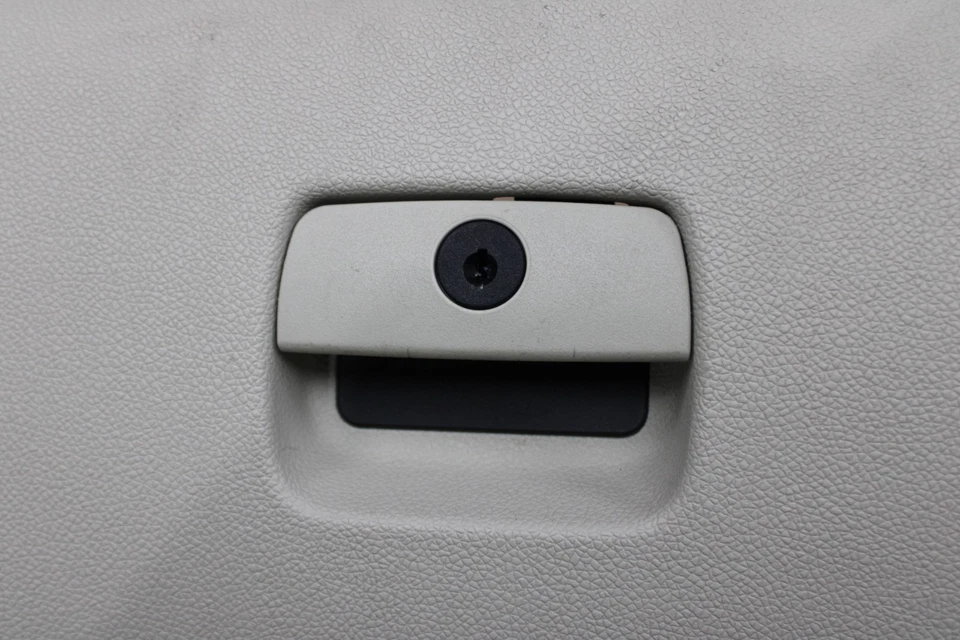 Cadillac Escalade 2008-2014 tablero guantera conjunto de almacenamiento 20925890 OEM gris Foto 2 de 4