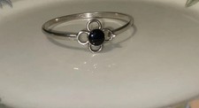 VINTAGE STERLING SILVER BANGLE W/ BLACK ONYX FLOWER/CLOVER, FIT 6 1/2- 7