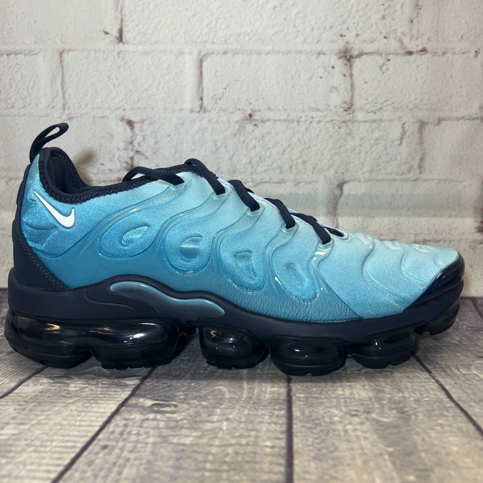 light current blue vapormax plus