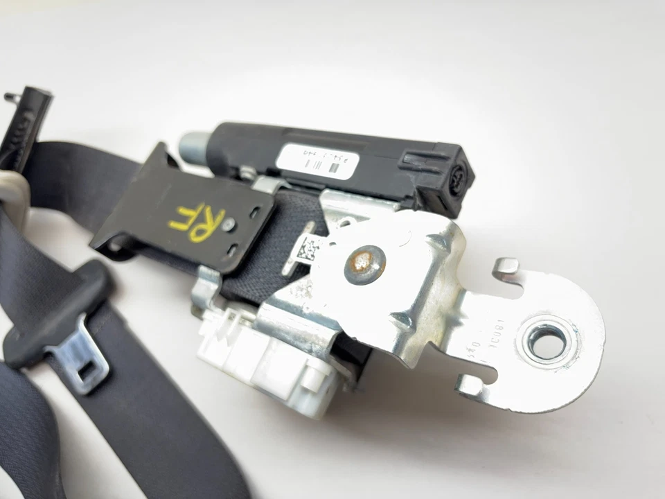 Dodge Ram 3500 2014-2018 retractor de cinturón de seguridad lado del pasajero derecho 4 puertas 5RL791X9AA Foto 2 de 4