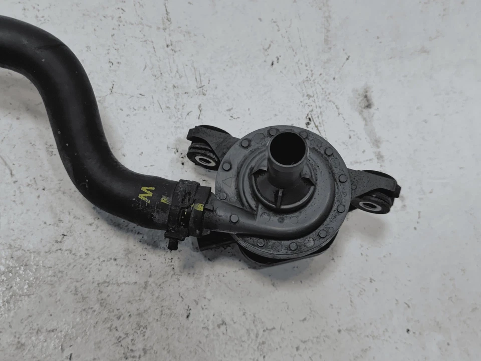 Toyota RAV4 2019-2022 motor de accionamiento inversor enfriador bomba de agua conjunto OEM Foto 2 de 4