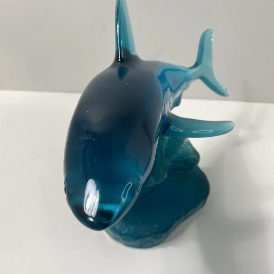 Escultura Wyland Gran Tiburón Blanco y Coral 1990 Azul Acrílico Marcado Foto 3 de 4