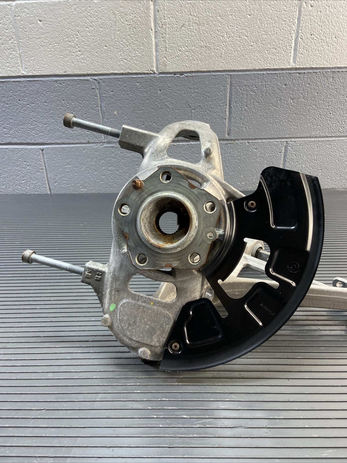 2015-2018 Ferrari California T Front Right Spindle Knuckle Hub 3k Mile OEM
