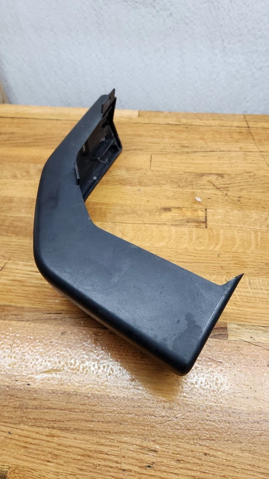 Tapa de parachoques trasero derecho Land Rover Discovery 2 1999-2004 Foto 3 de 4