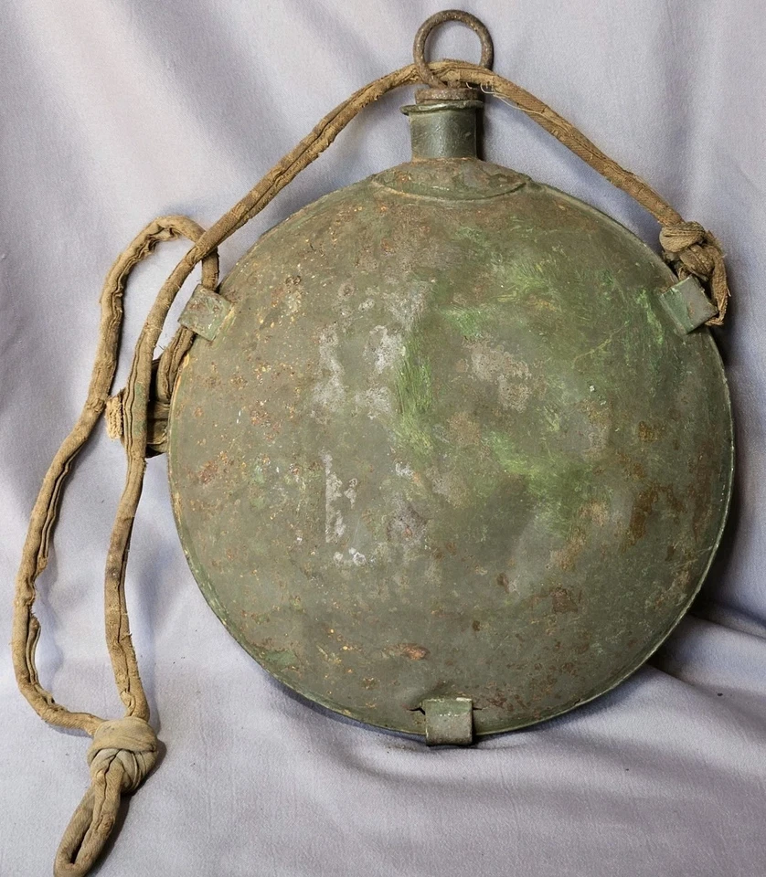 ORIGINAL AMERICAN CIVIL WAR SMOOTH SIDE CANTEEN WITH PAINTED FLOWERS AND STRAP - Image 2 of 4
