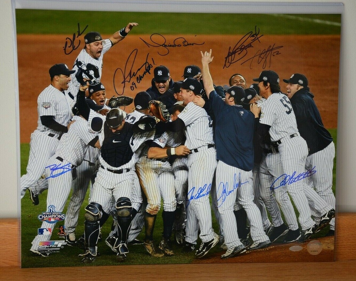 New York Yankees 2009 World Series Team Autographed 16x20 Steiner