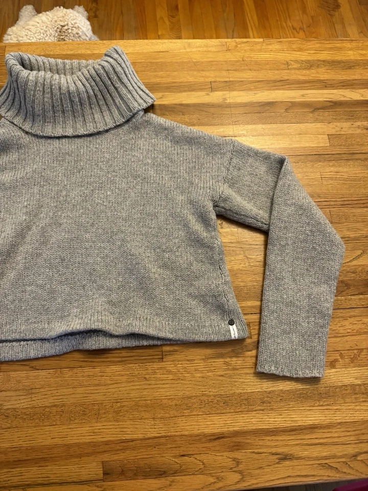 Suéter de punto recortado de cuello alto talla pequeña de una cucharadita para mujer Foto 2 de 4