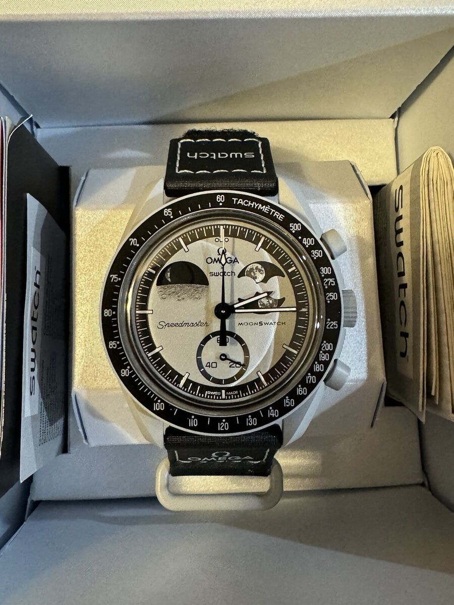 Swatch x Omega Moonswatch Mission To Earthphase SO33M700 Swatch x Omega Moonswatch Mission To Earthphase SO33M700