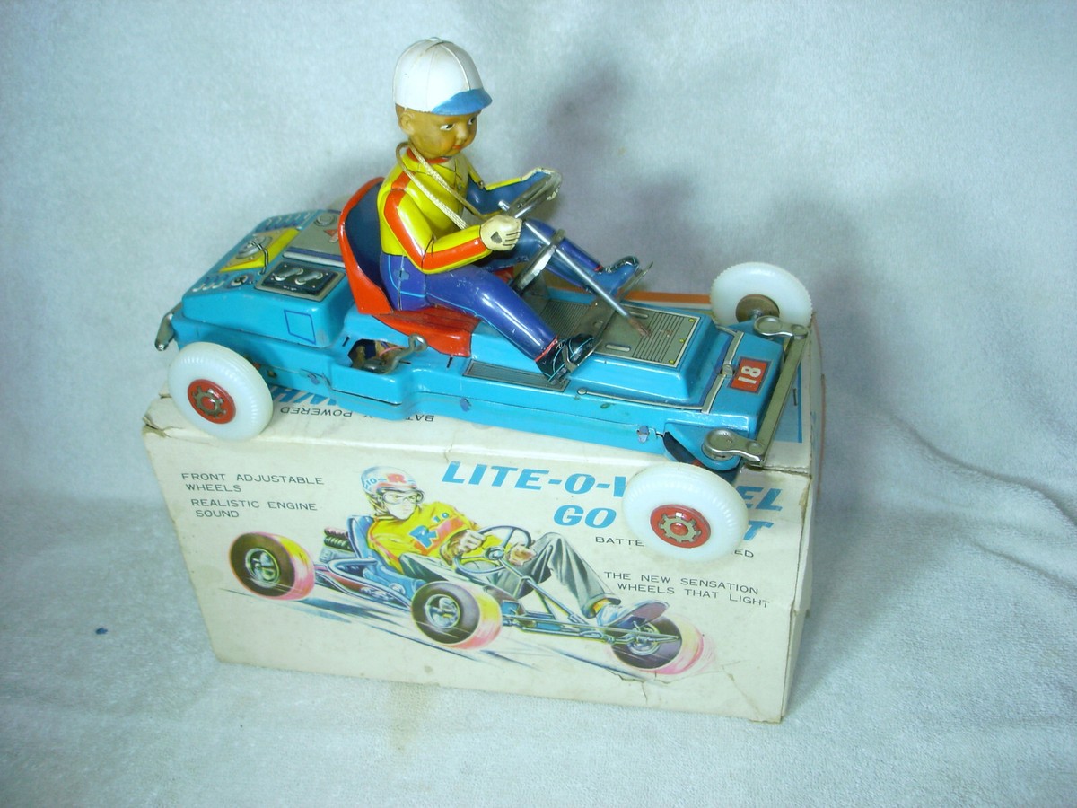 Vintage Japan Tin 1960's Battery Op. 