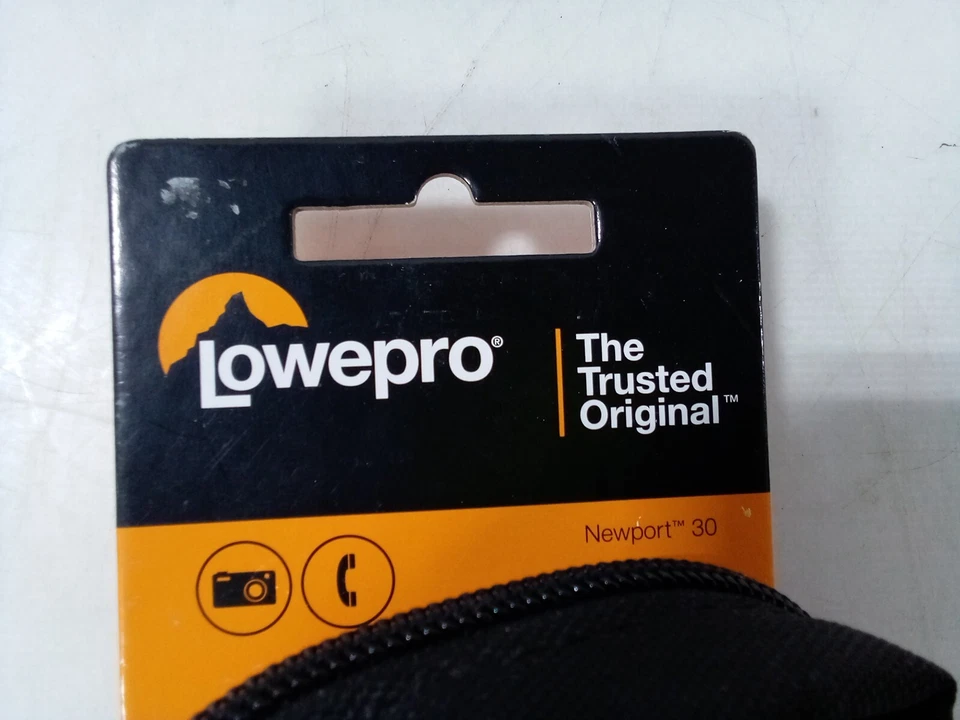 LOWEPRO CAMERA OR PHONE CASE!    Newport 30 5.5in X 3.5in X 1.5in - Image 3 of 4