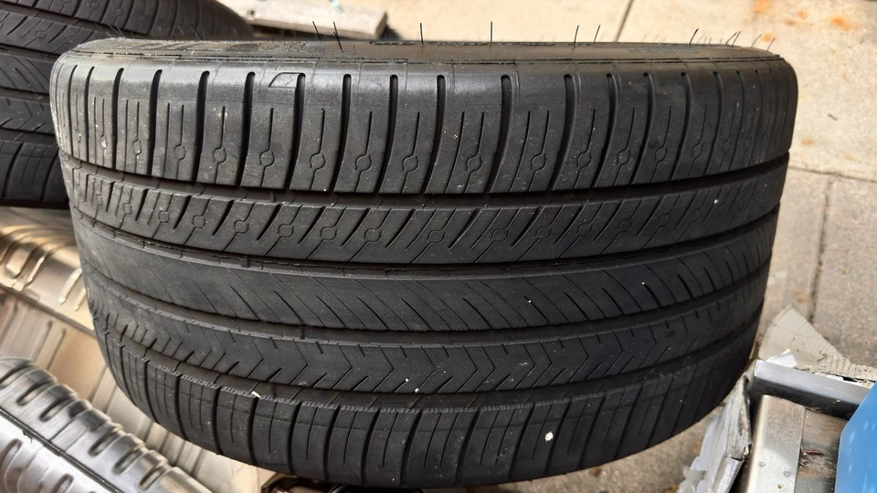Michilin Pilot Sport 4 All Season Tire 275/35/20 R20 102Y Set of 2 Tires - Image 2 of 3