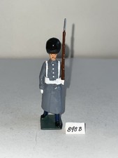 Britains Lead Toy Soldier Ref 898B Scots Guard Greatcoat Picture pack