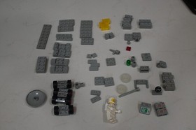 Vintage Classic Space Lego 452 Mobile Tracking Station