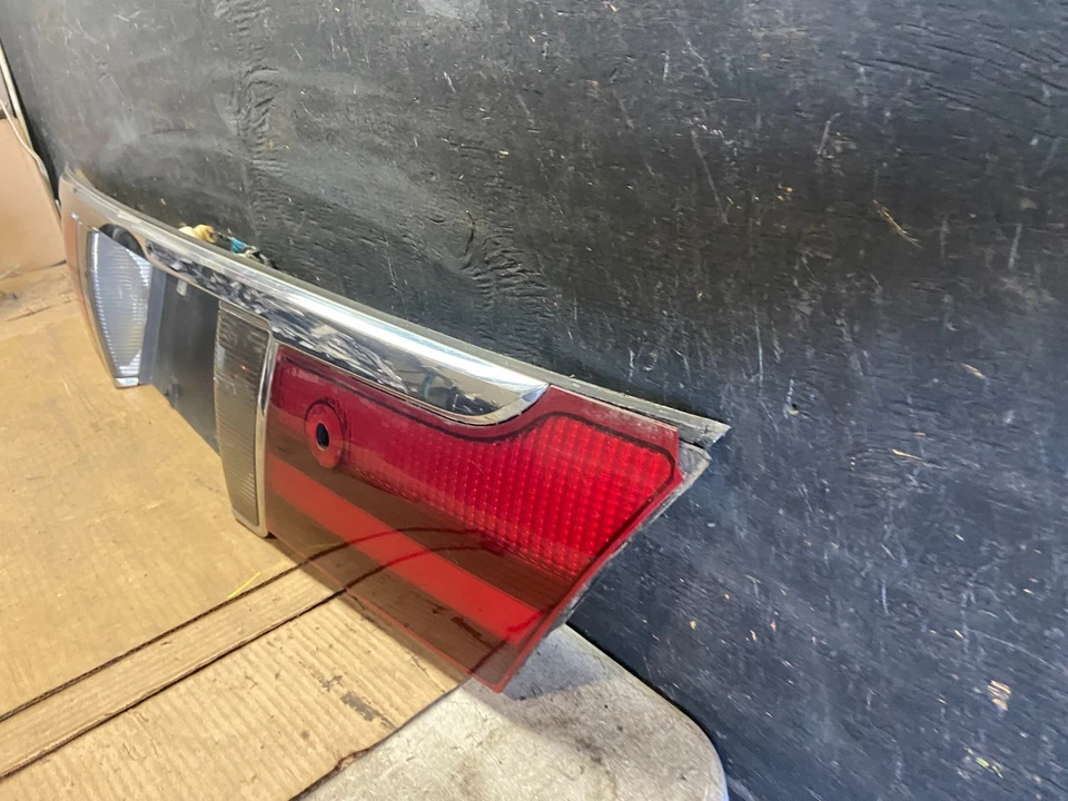 Luz trasera central tapa maletero Mercury Grand Marquis 2003 2004 2005 OEM R0260 DG Foto 2 de 4