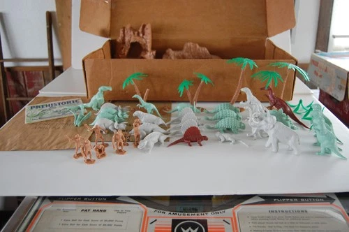 MARX PREHISTORIC PLAYSET #3398