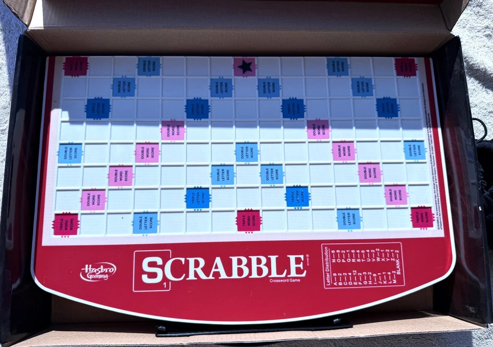 SCRABBLE DELUXE HASBRO NO. A8769 - COMPLETE - Image 3 of 4