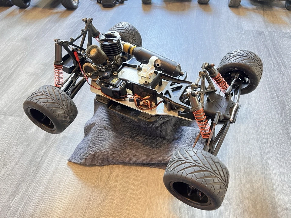 Camión de estadio Team Losi XXX-NT 1/10 2x2 Nitro RC con motor Mach .15 de colección Asis Foto 3 de 4