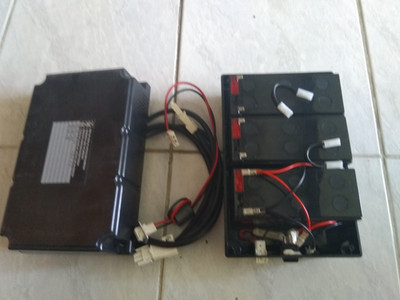 ALCATEL OXO 12V AkkuBox Batteriebox für bis zu 3x 7AH 12V inkl. Verbindungskabel