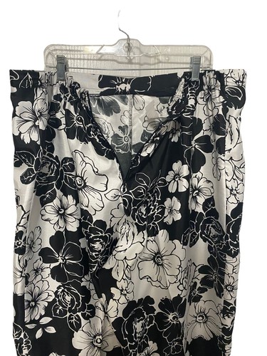 Studio C 2 Piece Set Size 24W Plus W Black and White Floral Sleeveless - Picture 8 of 12