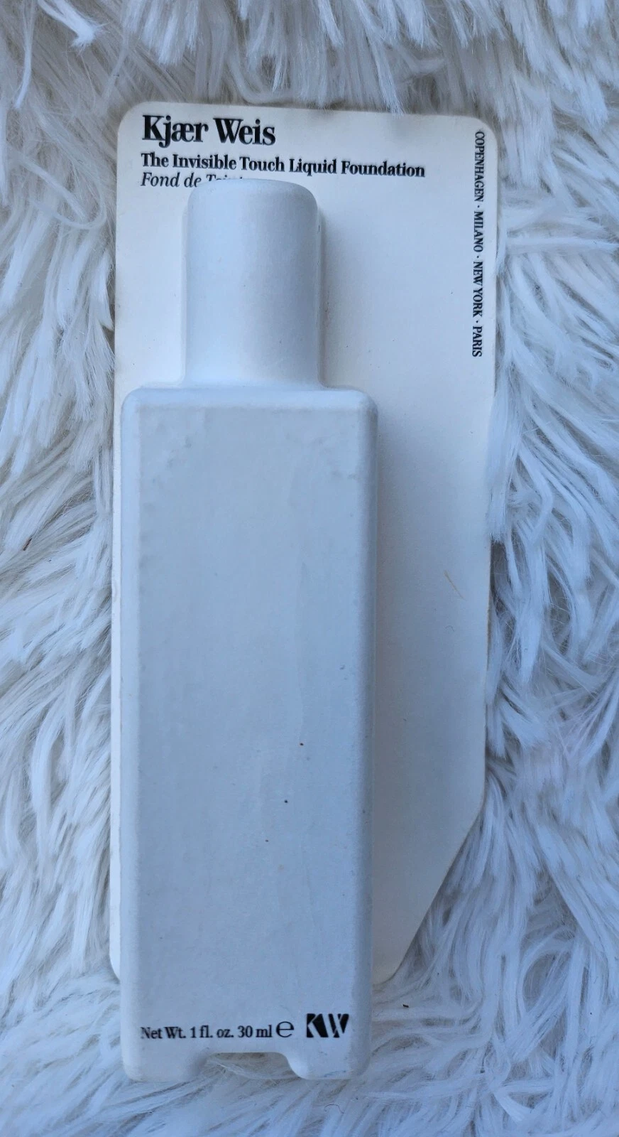 Kjaer Weis The Invisible Touch Liquid Foundation Refill 30ml D320 Delicate