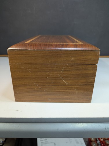 PRE MCM Poker CHIPS Catalin Bakelite SWIRL with wood inlay box! 300 approx - Picture 6 of 11
