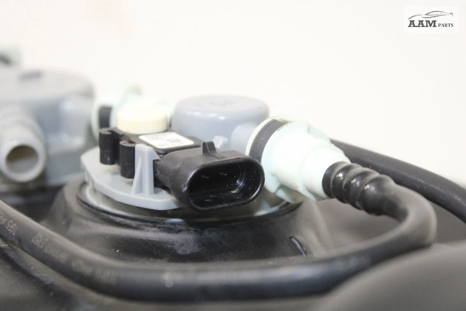 Dodge Durango 2016-2019 3,6 L tracción trasera depósito de tanque de gasolina con escudo térmico OEM Foto 4 de 4