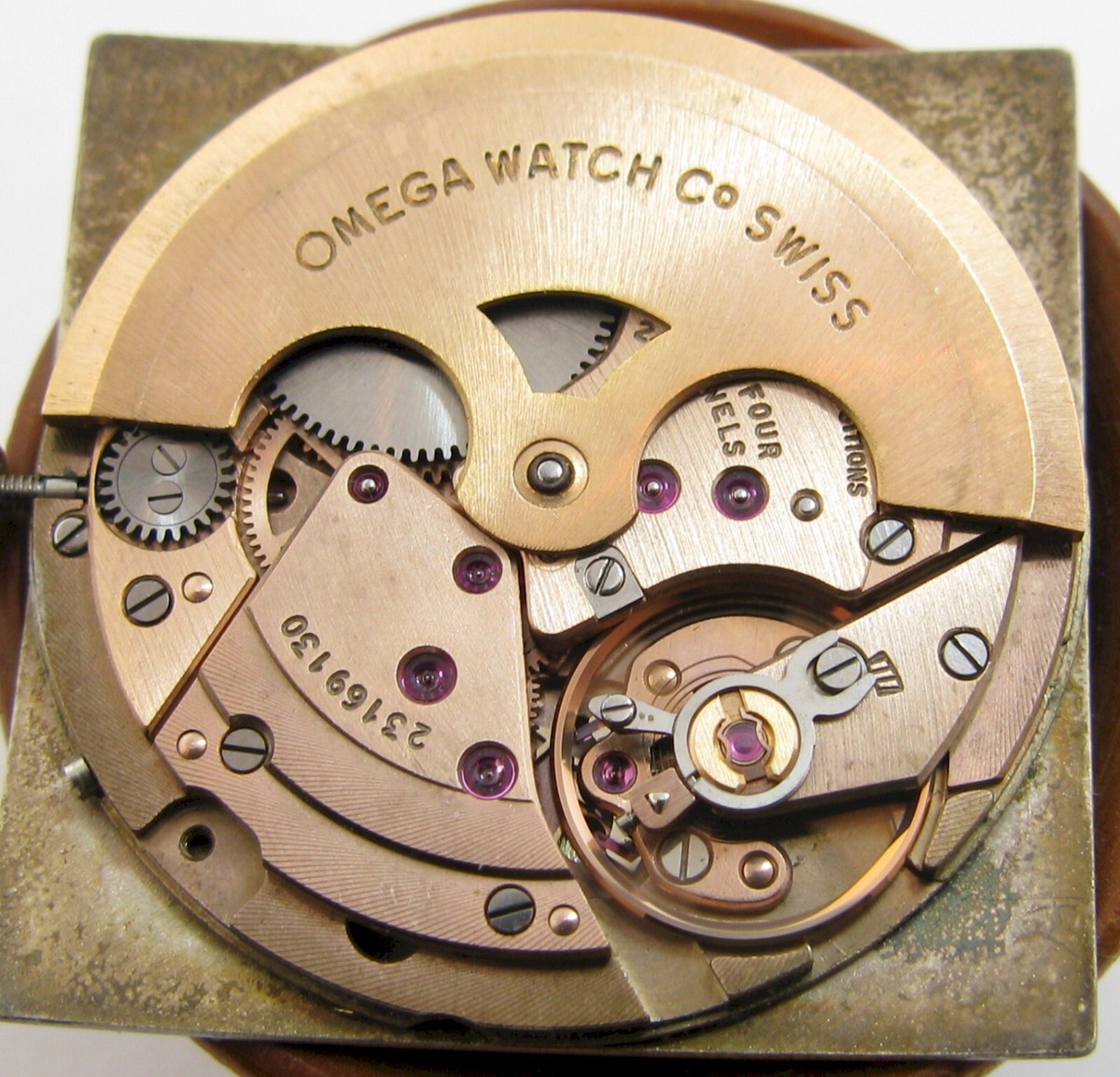 Omega de Ville 711 24 jewels 2 adj. automatic watch movement for