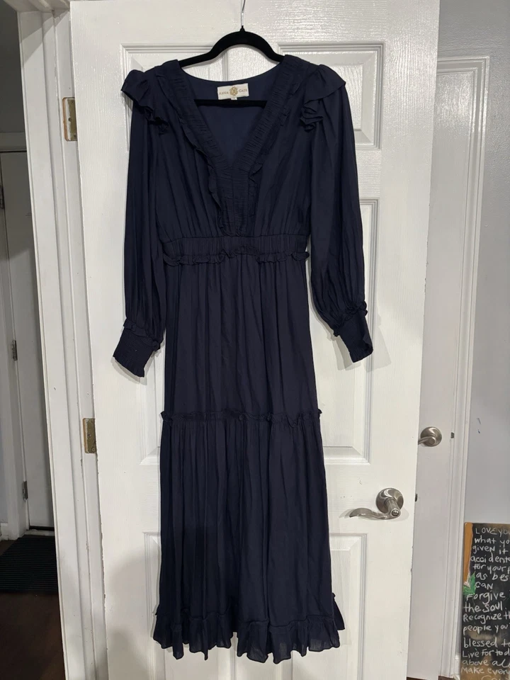 Vestido Anna Cate Azul Marino Volantes Cuello en V Manga Larga Talla Pequeña Foto 2 de 4