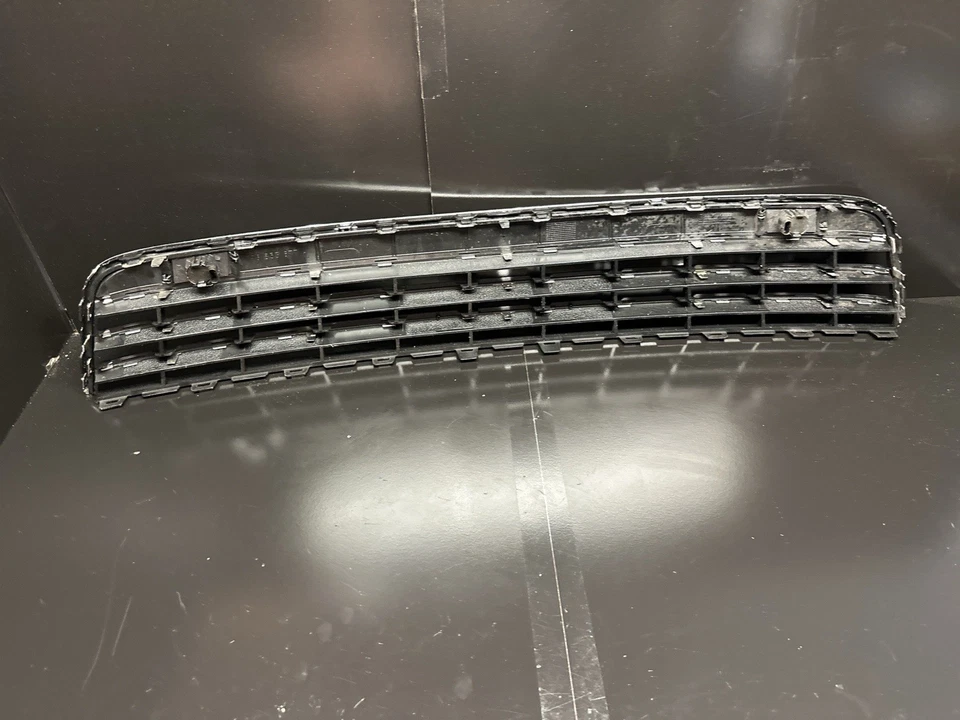 Parachoques delantero parrilla inferior Volkswagen Touareg II 2011 7P6853677A RUZ7049 Foto 4 de 4