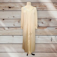 D3 Vintage 1970s Shadowline Gown House Coat Small Made USA Nylon Cream