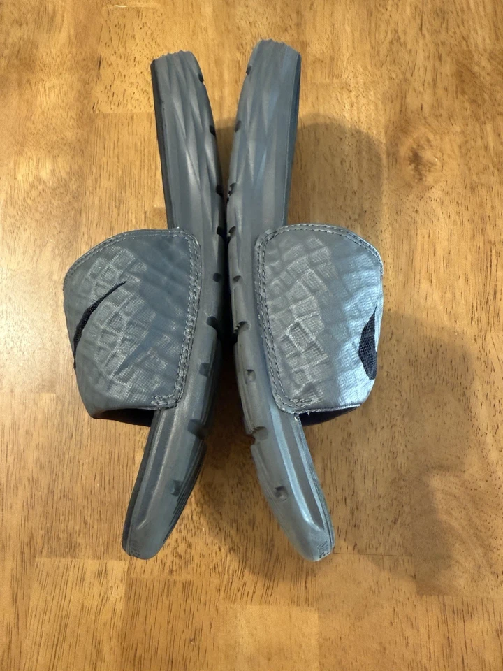 Sandalias Nike Benassi Solarsoft para hombre talla 8 gris negro 705474-090 Foto 3 de 4