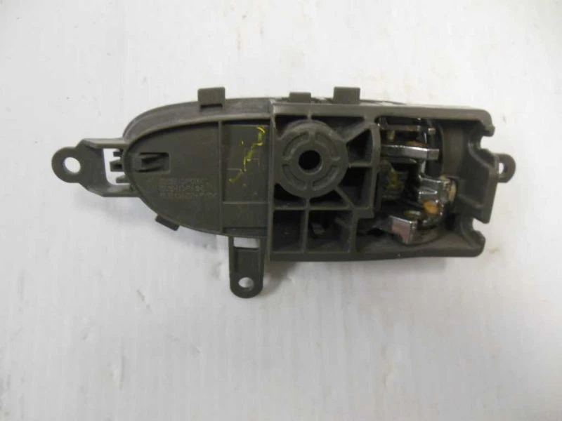 Manija interior de la puerta del conductor trasero izquierdo Nissan Altima 2008 Foto 2 de 4