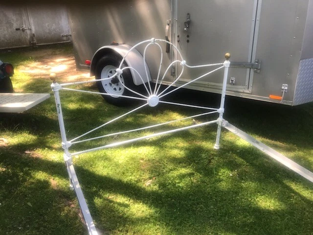 АНТИКВАРНАЯ ПОЛНОРАЗМЕРНАЯ ЖЕЛЕЗНАЯ КРОВАТЬ С ЛАТУННЫМИ ФЛЕРОНАМИ - Изображение 4 из 4