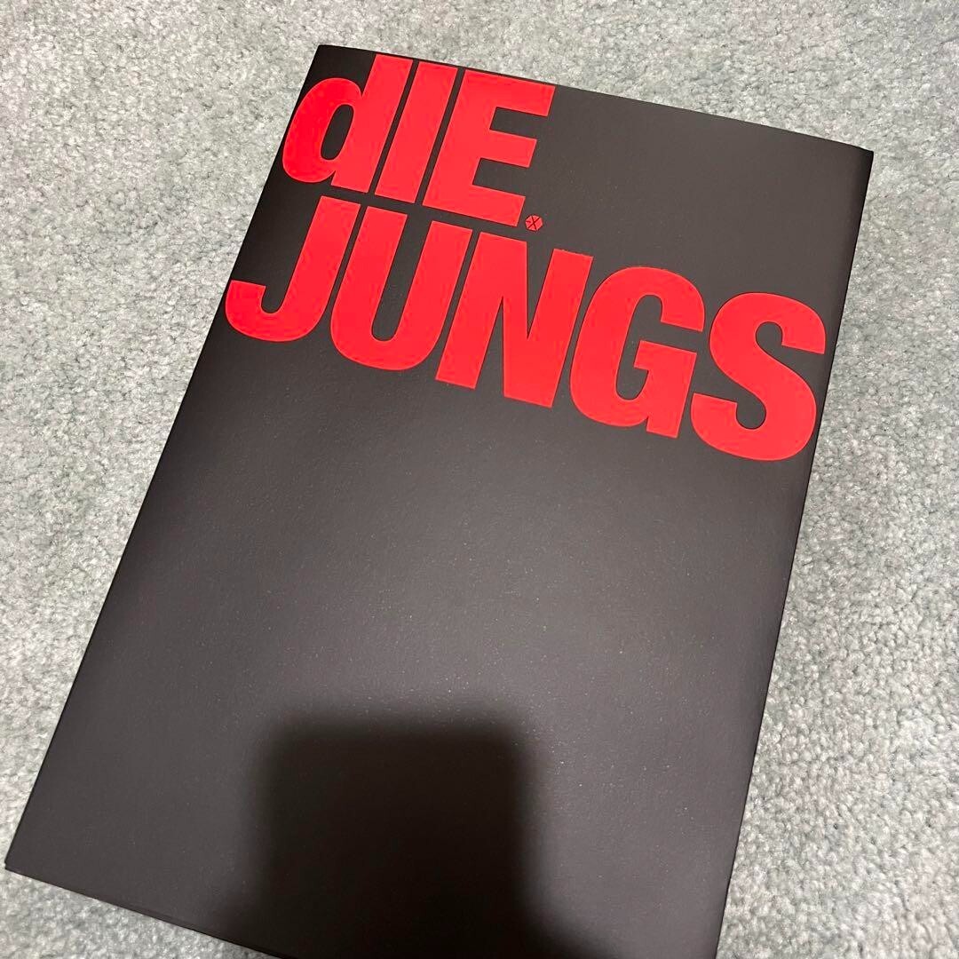 EXO 1st.SM公式写真集 DIE JUNGS EXO Die Jungs Official First Photobook & DVD Set EXO Ver