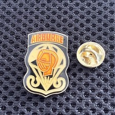 Pin's équipe de parachutistes chevaliers dorés US Army