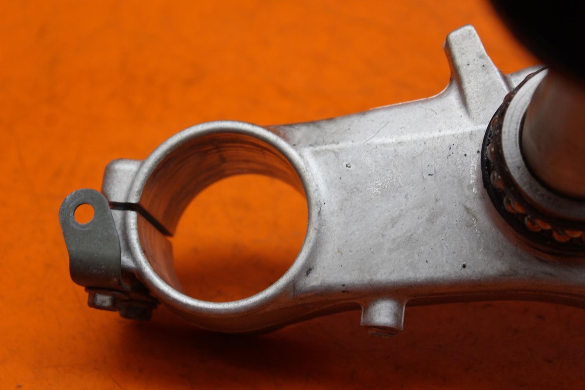 柿37 982 06-07 Kawasaki Ninja Zx10r Lower Triple Tree Clamp